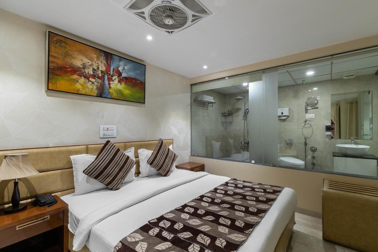 Hotel Kings Heritage Surat Room photo